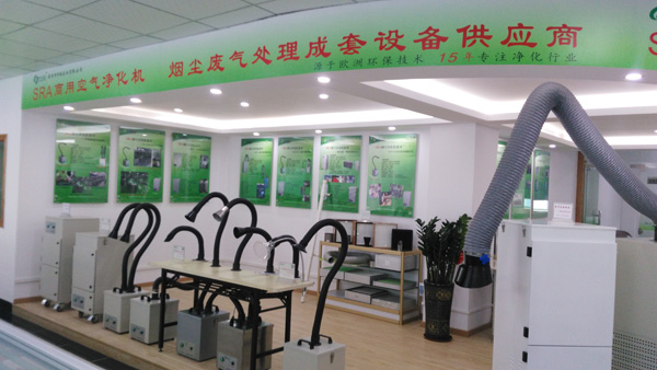 ���a���F������